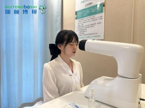 潘学龙教授与瑞瞳博视展开深度合作共同提出了近视防控的全新理念。(图2)
