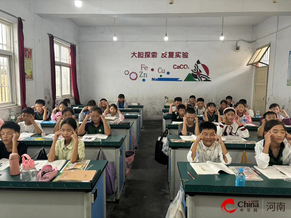 九游娱乐NineGame：西平县重渠罗拐小学开展“防近视从我做起”活动(图2)