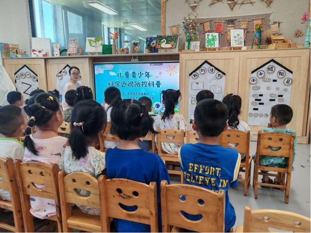 宜宾市南溪区大观镇中心幼儿园开展近视防控宣传教育活动(图2)