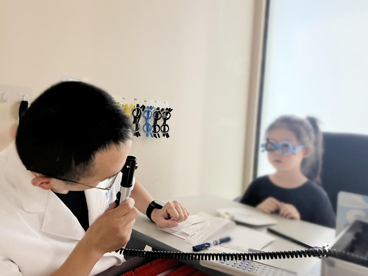 九游娱乐：第9个全国近视防控宣传教育月济南普瑞眼科提醒：保护孩子视力这几点要牢记！(图2)