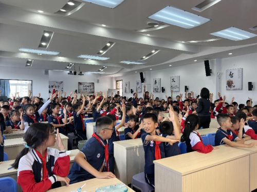 昆明普瑞眼科医院联合师专附小开展第9个全国近视防控宣传教育月活动(图3)
