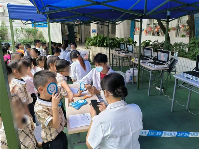 近视防控进校园南宁普瑞眼科开启2024年秋季学期校园视力筛查公益活动(图2)