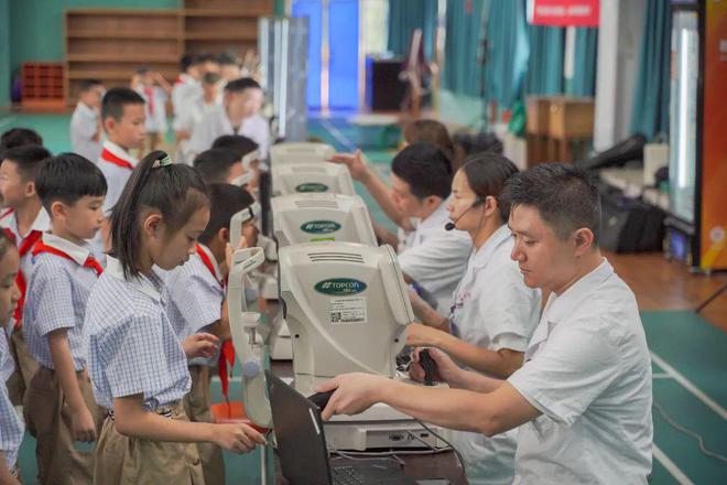 科学精准防控近视为学生眼健康护航！东南眼科医院全面保障2024年秋季学期学生视力筛查和近视防控科普工作(图2)