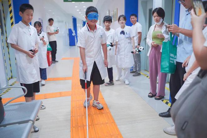 科学精准防控近视为学生眼健康护航！东南眼科医院全面保障2024年秋季学期学生视力筛查和近视防控科普工作(图6)