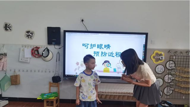 九游娱乐：宜宾市叙州区高场镇中心幼儿园开展“近视防控月”主题教育活动(图2)
