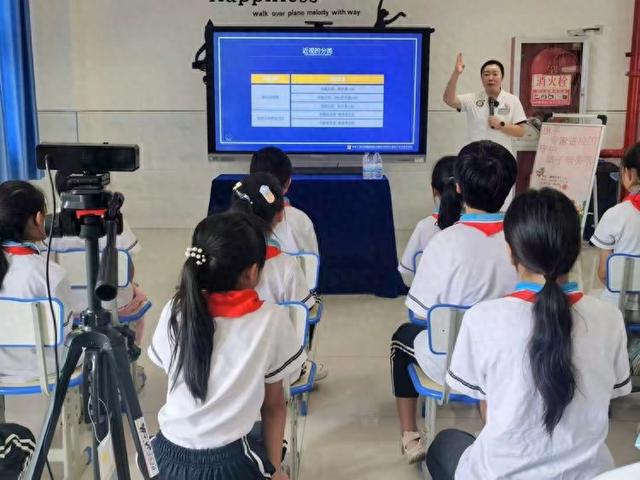 九游娱乐：灞桥区官厅小学开展近视防控专家入校宣教活动(图1)