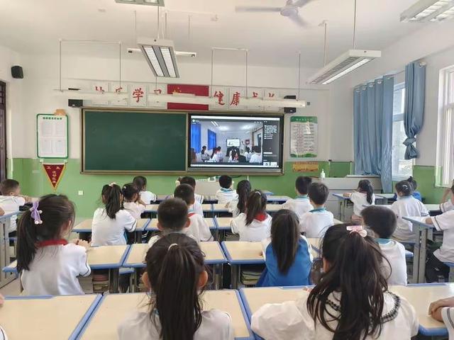 九游娱乐：灞桥区官厅小学开展近视防控专家入校宣教活动(图2)