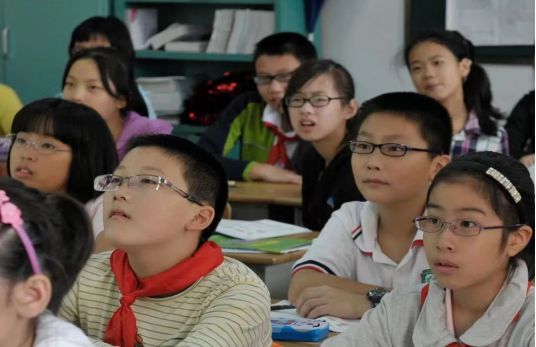 固始县妇幼保健：守护明眸共筑清晰视界近视防控校园行(图2)
