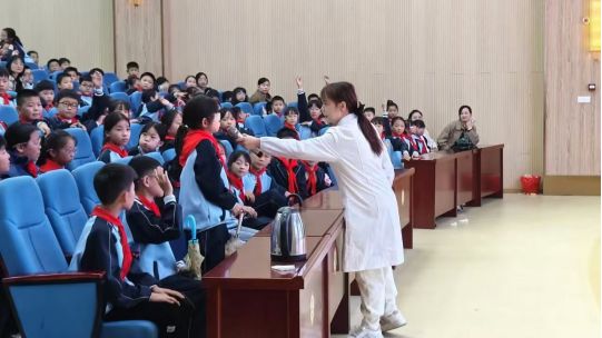 固始县妇幼保健医院与元光小学携手共筑“明眸视界”近视防控科普教育活动圆满举行(图5)