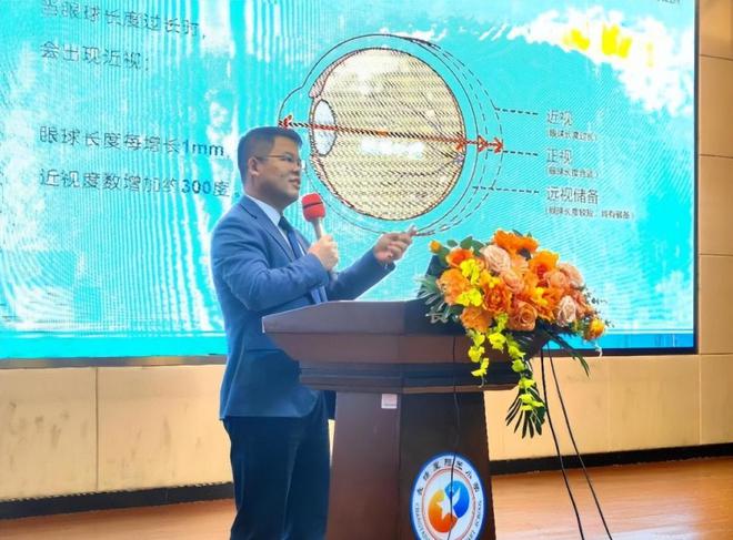 共筑光明未来！长沙爱尔走进校园开展近视防控讲座及器材捐赠活动(图2)
