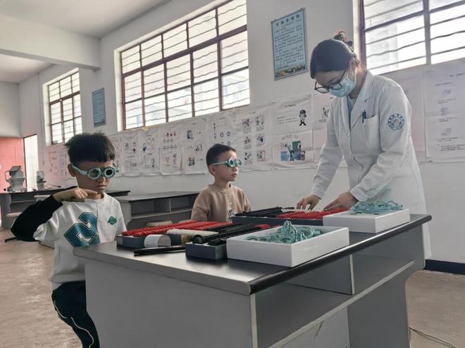 云南青少年视力保护计划（广南项目）第二期圆满成功(图2)