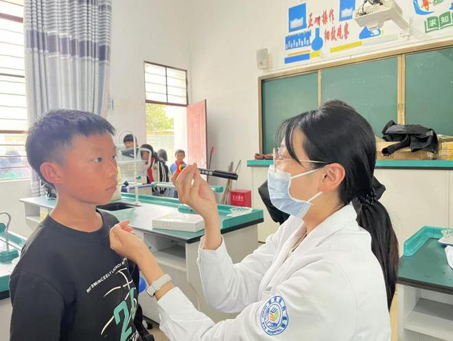 云南青少年视力保护计划（广南项目）第二期圆满成功(图5)