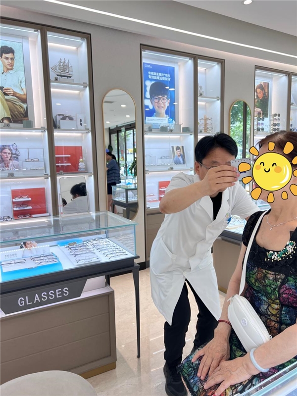 专业服务与温情关怀——记张女士在郑州普瑞眼科验光配镜的满意体验(图4)