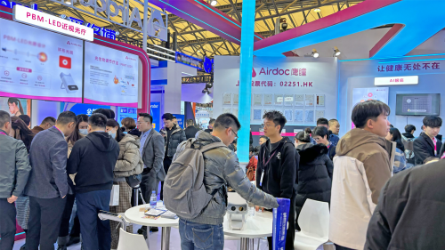 九游娱乐NineGame：鹰瞳LED视力康复仪亮相上海眼镜展：AI+PBM技术引领近视防控新未来(图1)