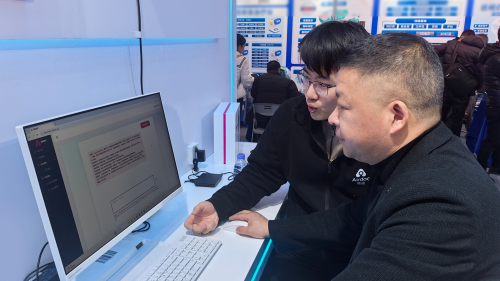 九游娱乐NineGame：鹰瞳LED视力康复仪亮相上海眼镜展：AI+PBM技术引领近视防控新未来(图5)