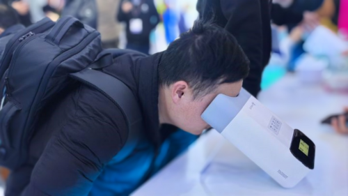 九游娱乐NineGame：鹰瞳LED视力康复仪亮相上海眼镜展：AI+PBM技术引领近视防控新未来(图4)