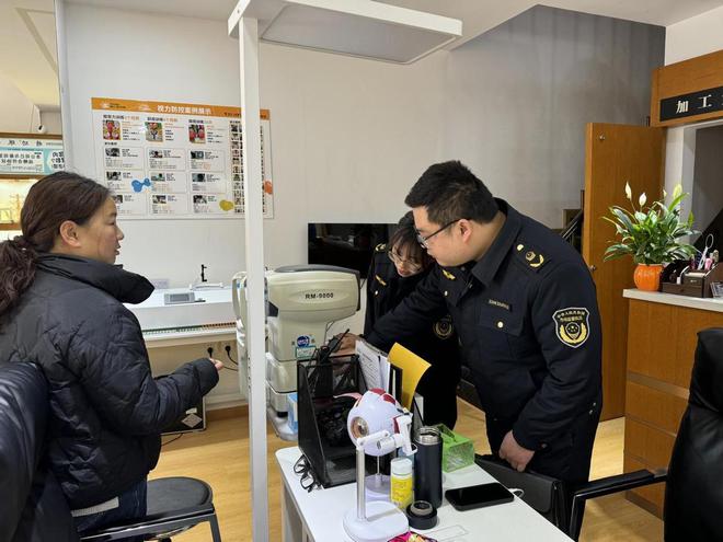 绵阳市市场监管局科技城新区分局开展医疗器械质量安全专项整治检查(图1)