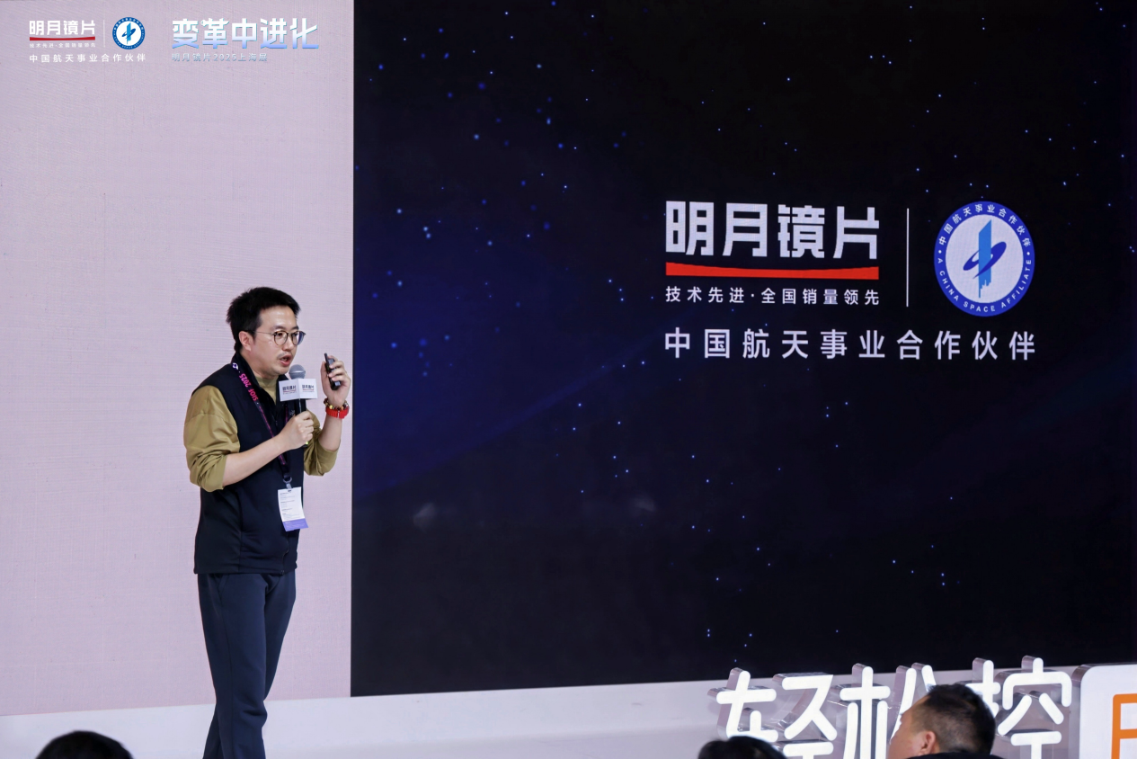 明月镜片闪耀上海眼镜展：敢为行业先在变革中进化(图6)