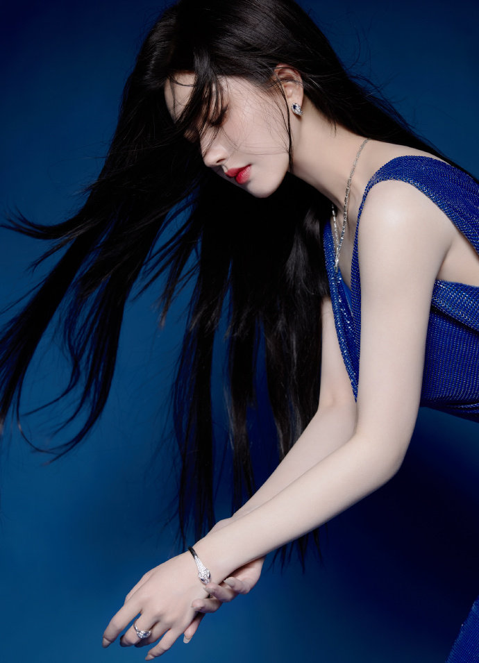 眼镜妹闺蜜打电话免费观看-眼镜妹闺蜜打电话免费观看手机版V(图1)