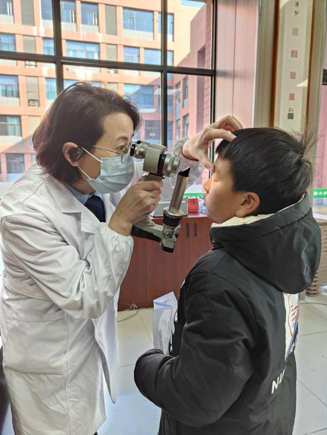 蚌埠爱尔和平眼科医院走进蚌埠后场小学教育集团助力近视防控宣传教育月(图2)