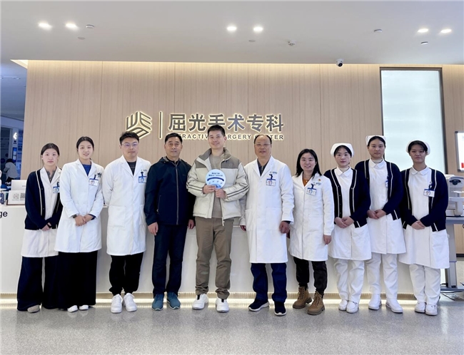 “弱视乌龙”二十年竟是单眼近视微创全飞秒精准40助华尔街金融工程师重获高清视力(图1)