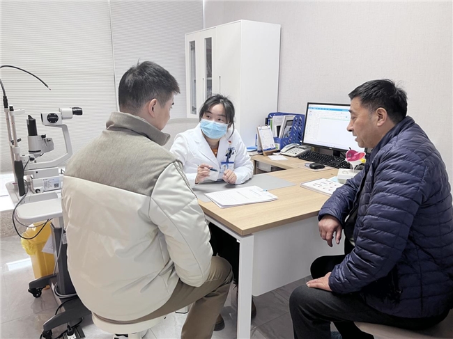 “弱视乌龙”二十年竟是单眼近视微创全飞秒精准40助华尔街金融工程师重获高清视力(图2)