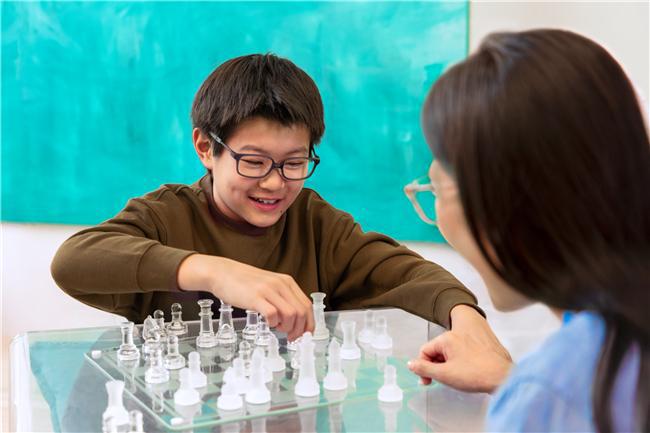 九游娱乐：依视路陆逊梯卡林国樑：以循证医学解码儿童青少年近视防控未来(图4)