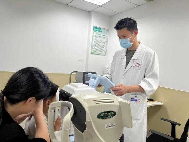 九游娱乐：三甲医院专家定时坐诊！闵行第二个社区医院近视防控门诊来了→(图3)