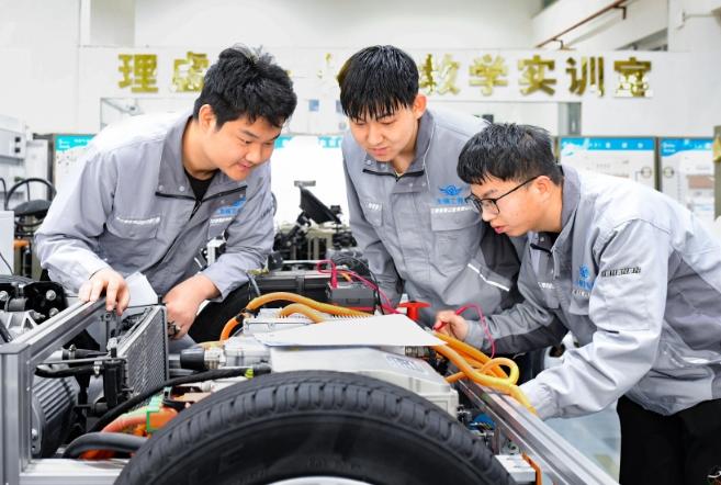 生涯教育助力大学生找准“职业坐标”(图2)