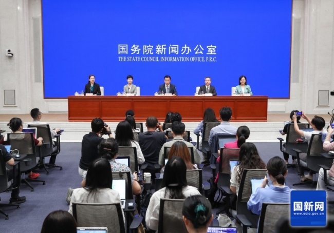 国家卫健委：我国青少年的近视率和吸烟率均呈下降趋势健康服务显著提升(图1)