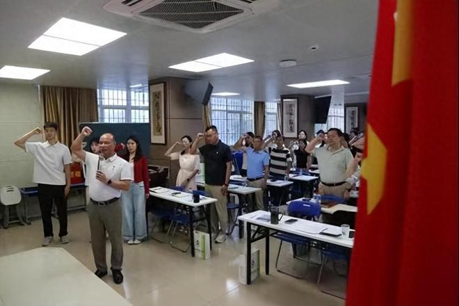 九游娱乐NineGame：科技赋能守护光明——深圳市新秀小学视力防控实践获突破性成效(图1)