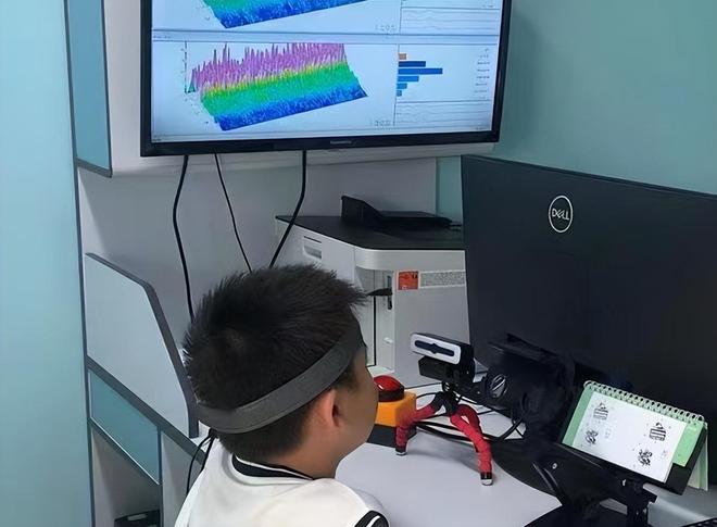 九游娱乐NineGame：科技赋能守护光明——深圳市新秀小学视力防控实践获突破性成效(图4)