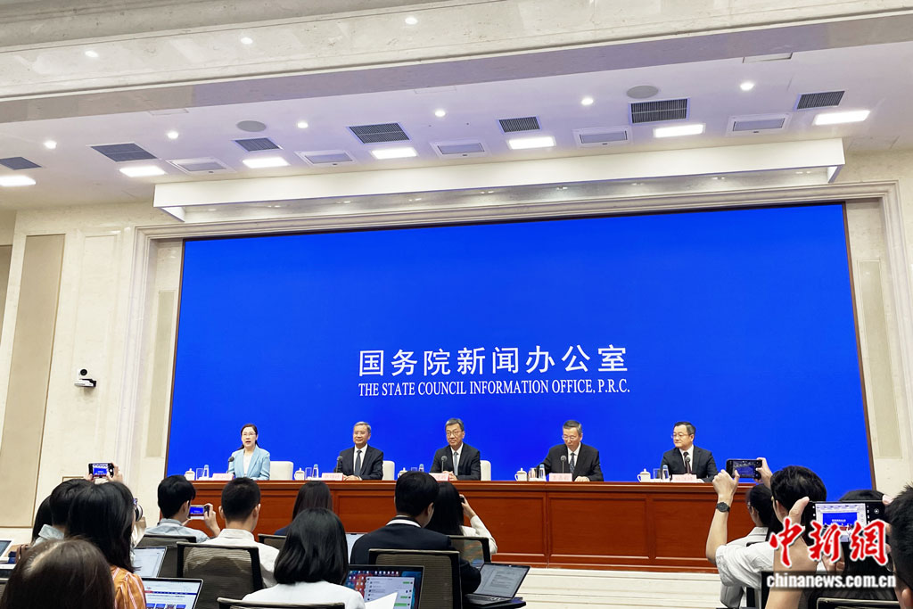 九游娱乐NineGame：教育部回应热点话题涉校园食品安全、县中振兴等(图1)