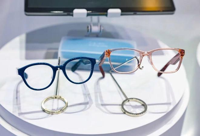 全球首秀中国首秀眼镜巨头进博会两款新品备受关注在松江有生产基地(图3)