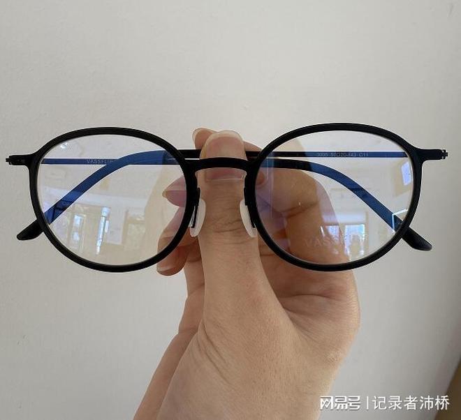 九游娱乐：2025重庆配眼镜店品质：三家兼顾专业适配与服务体验实力机构推荐(图1)