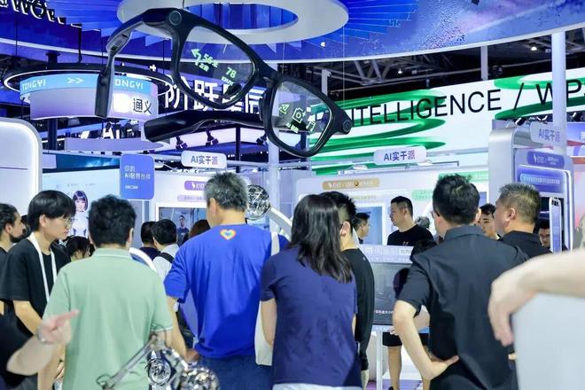 夸克AI眼镜刷屏!是颠覆性黑科技还是又一款“智商税”?我们实测后发现…(图2)